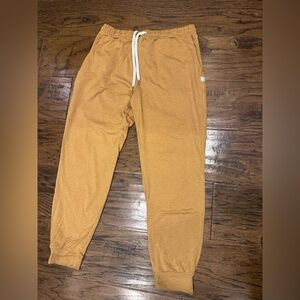 Vuori women’s Joggers
